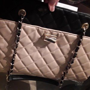 Medium shoulder length bag